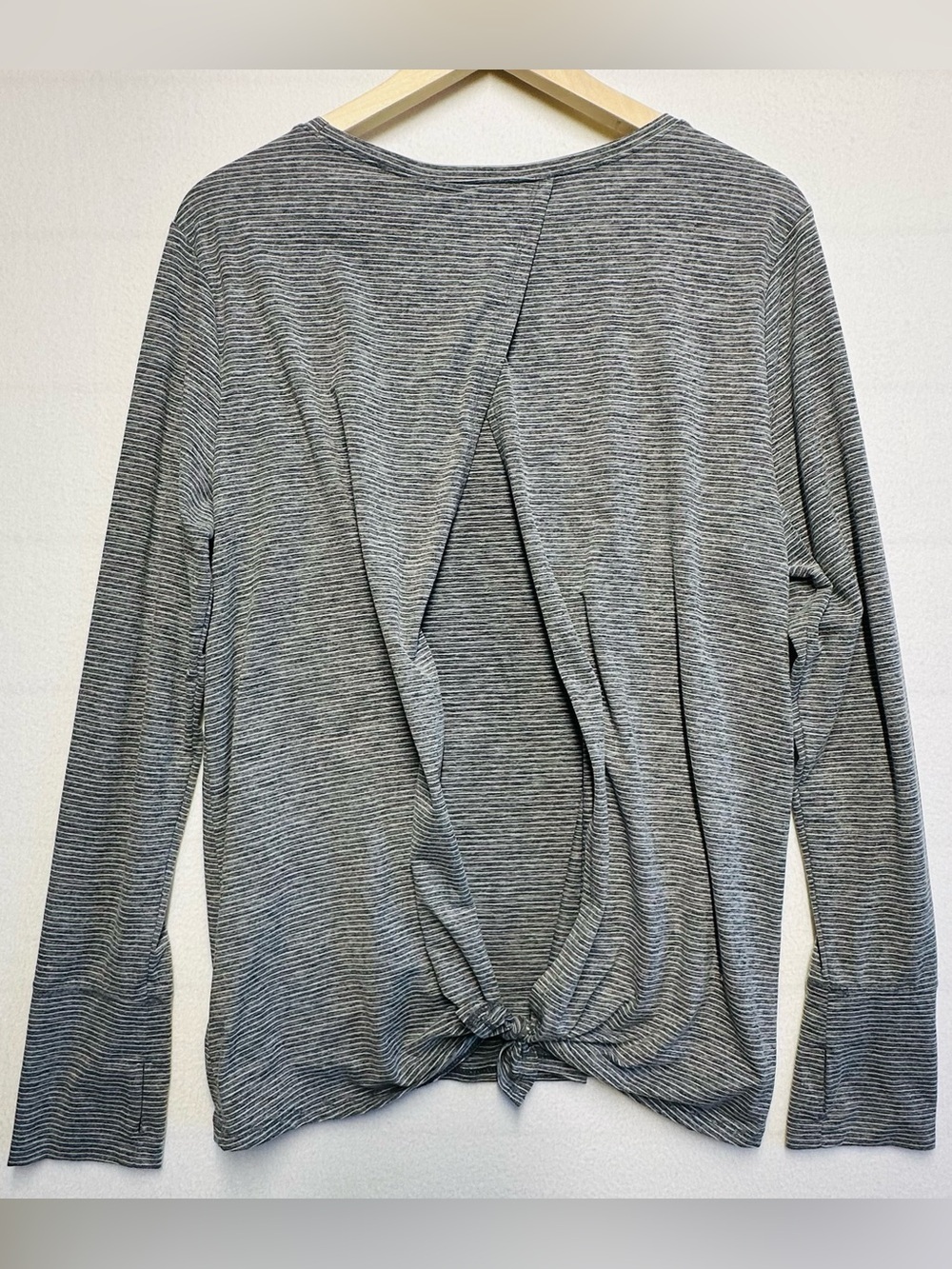 GapFit Breathe Gray Striped Long Sleeve Active Top XL | Open‑Back Tie Detail